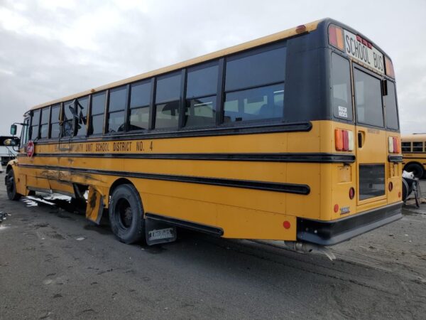 2011 Freightliner Chassis B2B 6.7L for Sale - Image 2