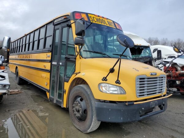 2011 Freightliner Chassis B2B 6.7L for Sale
