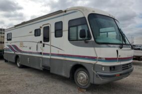 1995 Oshkosh Motor Truck Co. Chassis, X Line